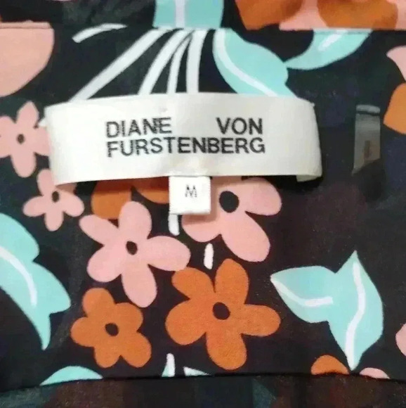 Diane Von Furstenberg iconic wrap dress Sz M worn once - Picture 5 of 6